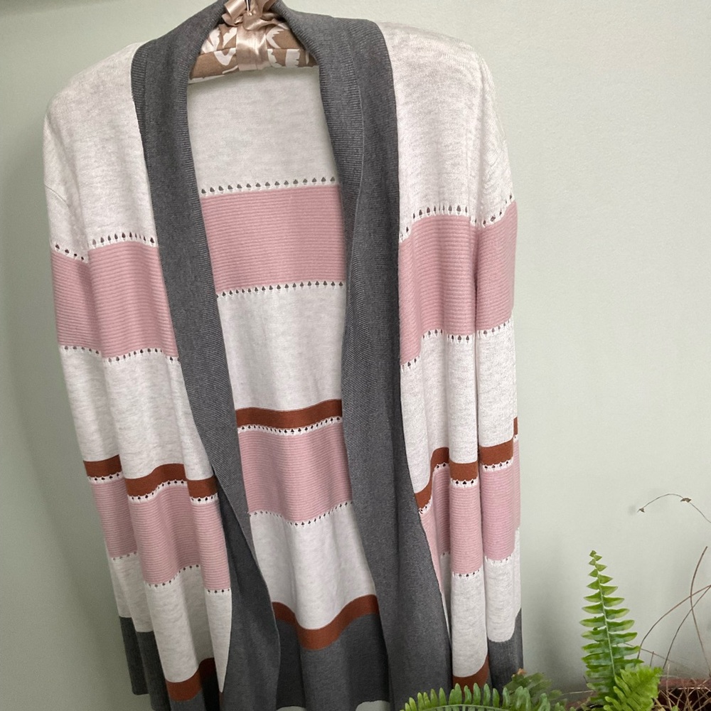 Women’s light weight cardigan